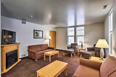 Image de Black Hills Haven | Granite Hollow – Unit 2 · A Vensérra Retreat near Mount Rushmore