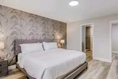 Image de Luxury Condo ~ Near Beach | Hot Tub | Dog Friendly
