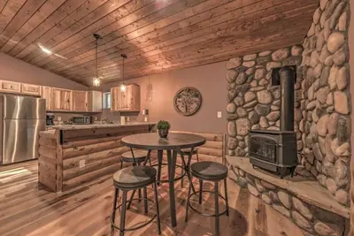 Image de 81d Cozy Cabin in Ruidoso Midtown!
