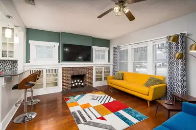 Image de Walkable To Downtown & Steps From The St. Mary's Strip
