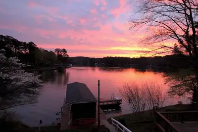 Image de Family Fun on the Lake! 4 Bed, 3 Bath with Great Outdoor Kitchen.