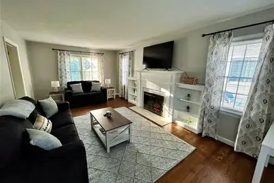 Image de Charming Colonial Home