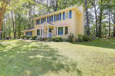 Image de Dog-Friendly Fayetteville Home w/ Fenced Yard!
