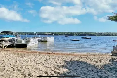 Image de Bright and Peaceful 6 Bedroom Home on Sebago Lake