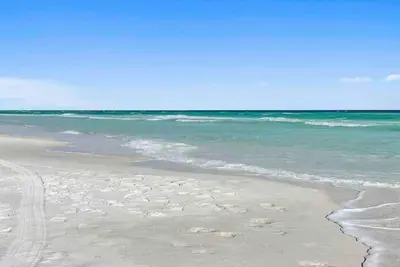 Image de Central Destin with Private Beach Access