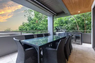 Image de Villa Mercedes Poolside Tranquility on Murphy St