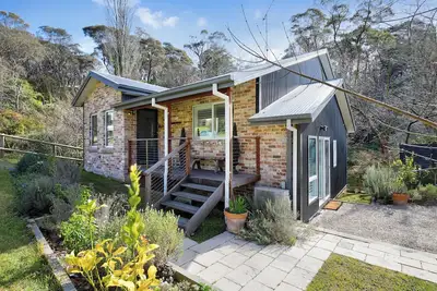 Image de Sunny Corner - Romantic split level Cottage