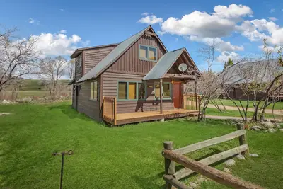 Image de Rare gem and outdoorsman's paradise near hunting, fishing, and snowshoeing!