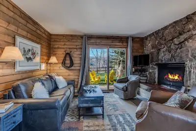 Image de Mountain Modern cabin in the mountains of Steamboat on the famous Elk River.