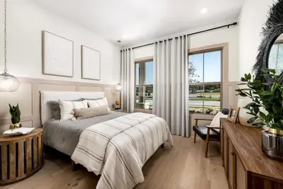 Image de House on the hill, with an amazing downtown street view!