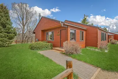 Image de Premier location for hosting families, weddings, and fly fishermen!