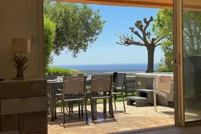 Image de Appartement Vue mer, campagne, avec un jardin au calme avec jacuzzi