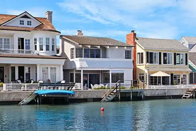 Image de Lovely 4 bedroom, 3 bath home on 100 block of Grand Canal