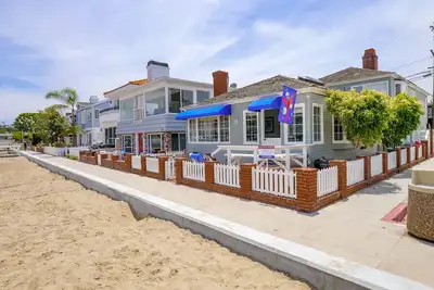 Image de Location, Beach and Boardwalk for this classic beach cottage