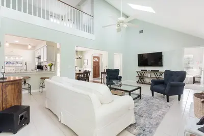 Image de Beautiful 4 Bedroom Lake Home just minutes from Beaches and Mayo!