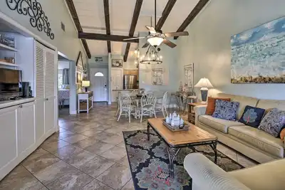 Image de Pickelball, Pool and Private Beach Access to  Sugar White Sand Steps Away! !