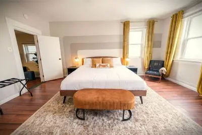 Image de Quiet Modern Glam in North Otr