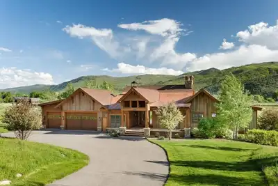 Image de Low Tax Luxe Mountain Getaway by Aspen for Outdoor fun with Friends & Family!
