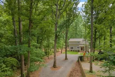 Image de Mooresville Home -1 min to lake access