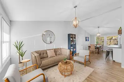Image de H Haus - Close to Everything & Pet Friendly