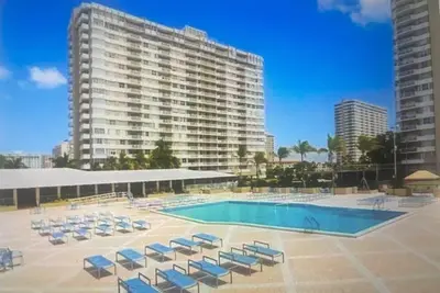Image de Stunning 1 Bed, 1+1 Bath Condo in the Heart of Hallandale with Panoramic Views!