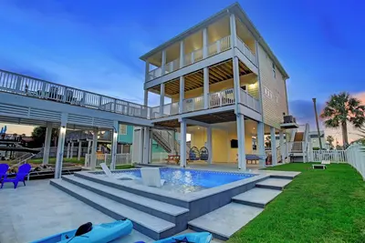 Image de Brand New Spacious Canal Home with Private Pool