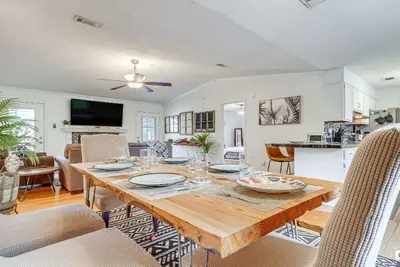 Image de Milton Waterfront Home w/ Dock & Outdoor Kitchen!