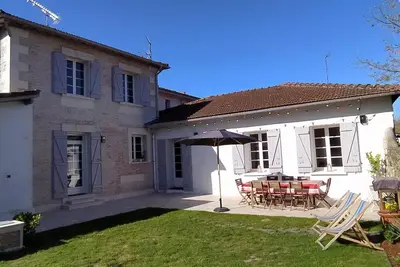 Image de Vaste maison avec jardin (10p) proche du centre et du port