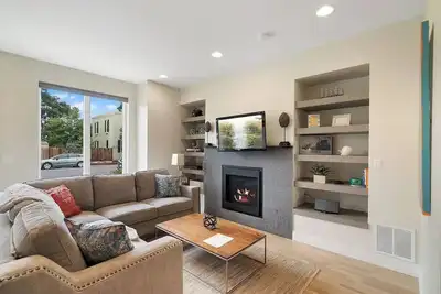 RiNo/Five Points home with a roof deck! 3br 5ba