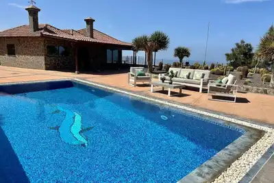 Chalet À La Montagne Avec Vue Et Piscine