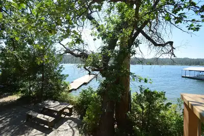 Image de Come stay at the Dupzyk cabin and experience a unique old-time cabin, with some modernization