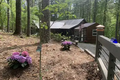 Image de Escape to a charming Woodside Cottage in the Blue Ridge Mtns of N. Ga.
