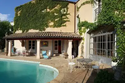 Image de Joli appartement en bord de piscine, dans un domaine clos et paisible
