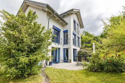 Image de Appartement \"Geräumige Ferienwohnung mit Garten\" avec vue sur les montagnes et Wi-Fi