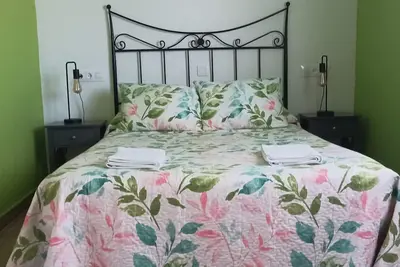 Image de House with large garden and fireplace, ideal for families, pet friendly.