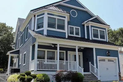 Image de Walk to beach, inlet, train, restaurants, Jenkinson's, town. . . w pool!