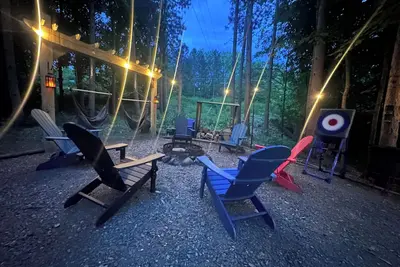 Image de Firepit, Gazebo, Fiber Optic, 10 min Casino
