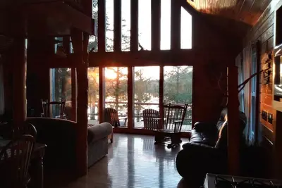 Image de Peaceful Lakefront Hideaway