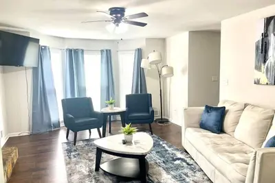 Image de Dream Getaway Home in Snellville, Huge Yard, Deck and Smart TVs in Every Room!