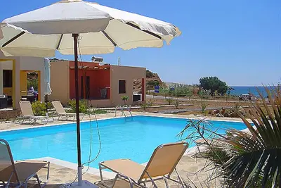 Image de Cozy studio with pool by the sea