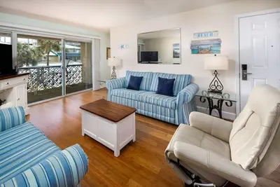 Image de 108d - 2br/2 Bath at Seaspray Condos on Okaloosa Island, Fort Walton Beach, Fl