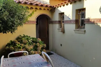 Image de Maison de pĂŞcheur pied dans l'eau sur la plage de Bonne Terrasse