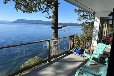 Image de Oceanfront Home with picture-perfect views.