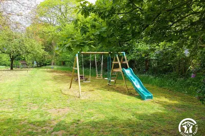 Image de Charmante écurie rénovée avec jardin, salle commune, espaces de jeux enfants et découvertes botaniques