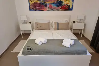Image de Deluxe One Bedroom Apartment with terrace N&N4