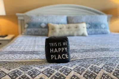Image de Clean Comfortable Guest Favorite and so much more!