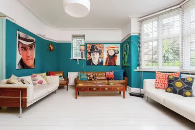 Highgate High Notes, by Veeve