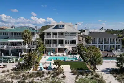 Image de Gulf front home, pvt. beach access, pool and spa. 30 day min. N. Clearwater Beach