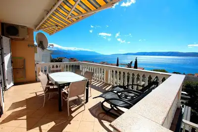 Image de Appartement de vacances Novi Vinodolski pour 1 - 7 personnes avec 3 chambres à coucher - Maison de v
