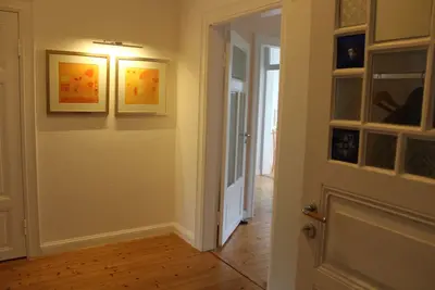 Image de Apartment on the mezzanine floor of a pretty town house in a central location.